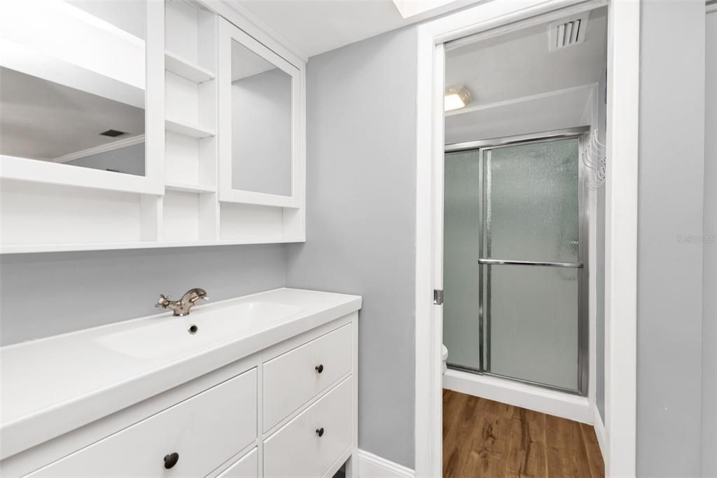 На продажу: $314,900 (2 спален, 2 ванн, 1384 Квадратных фут)