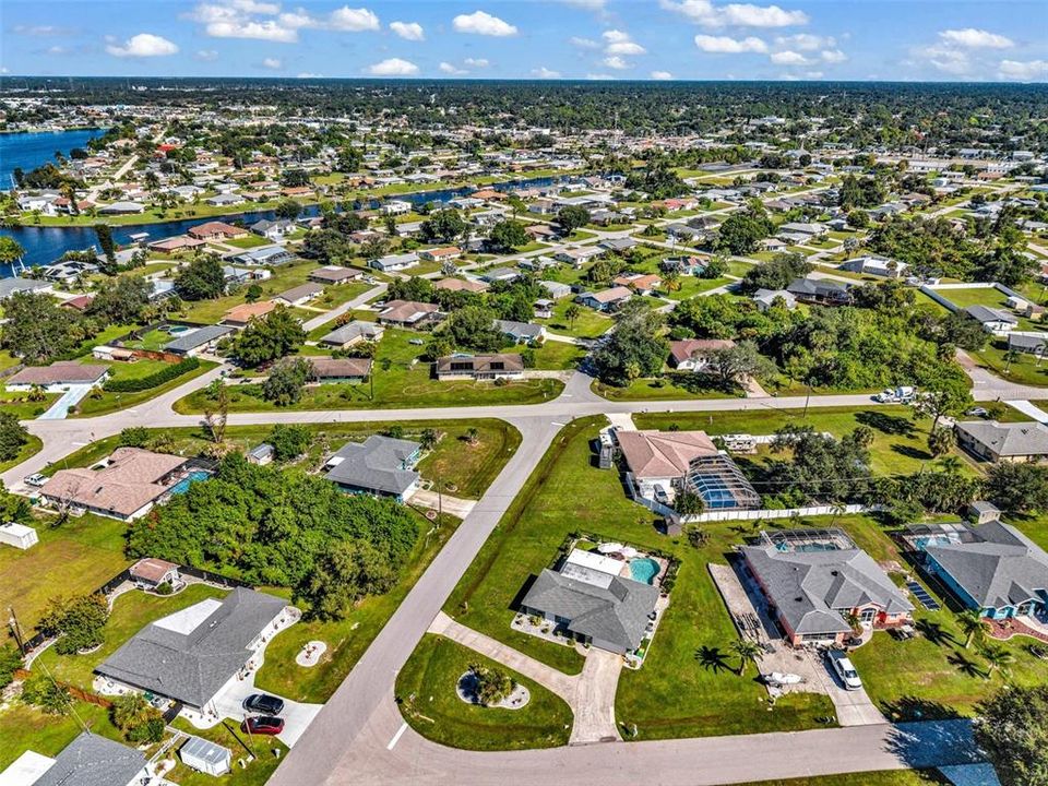 На продажу: $314,900 (2 спален, 2 ванн, 1384 Квадратных фут)