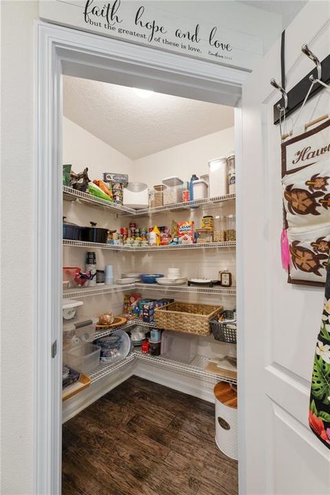 На продажу: $324,900 (4 спален, 2 ванн, 1862 Квадратных фут)