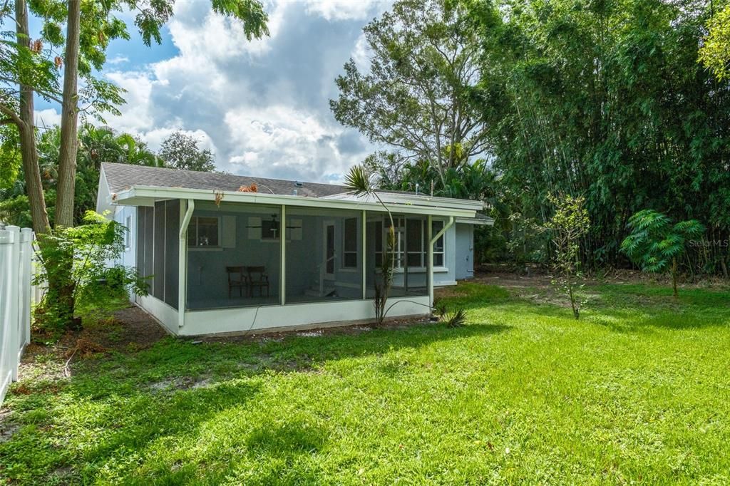 На продажу: $339,900 (2 спален, 2 ванн, 950 Квадратных фут)