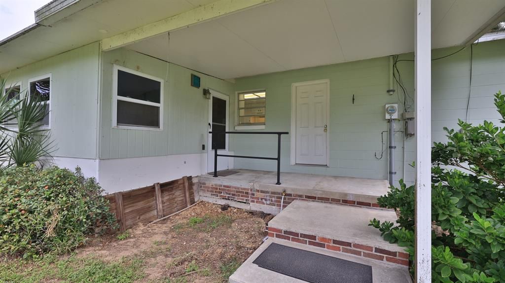 For Sale: $225,000 (2 beds, 2 baths, 1220 Square Feet)