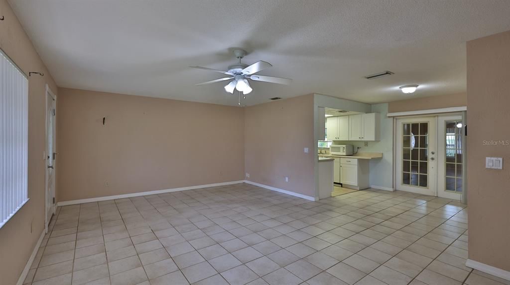 For Sale: $225,000 (2 beds, 2 baths, 1220 Square Feet)