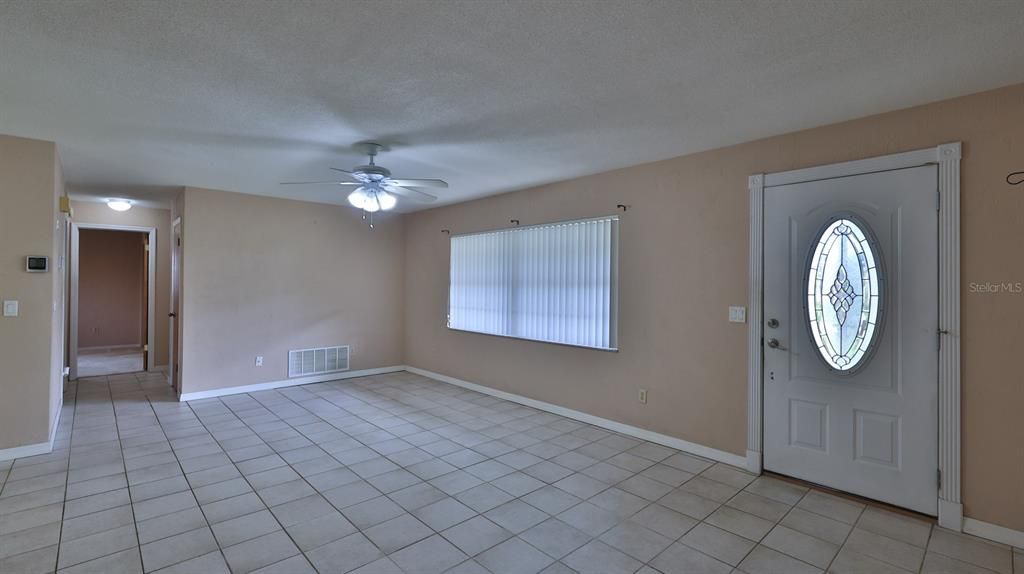 For Sale: $225,000 (2 beds, 2 baths, 1220 Square Feet)
