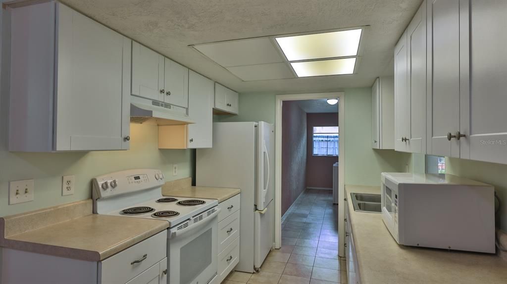 For Sale: $225,000 (2 beds, 2 baths, 1220 Square Feet)