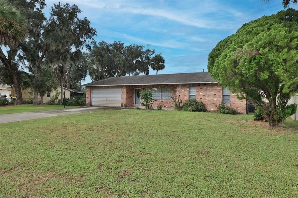 For Sale: $225,000 (2 beds, 2 baths, 1220 Square Feet)