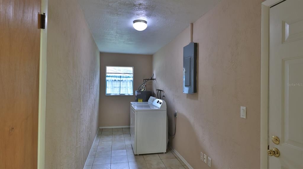 For Sale: $225,000 (2 beds, 2 baths, 1220 Square Feet)