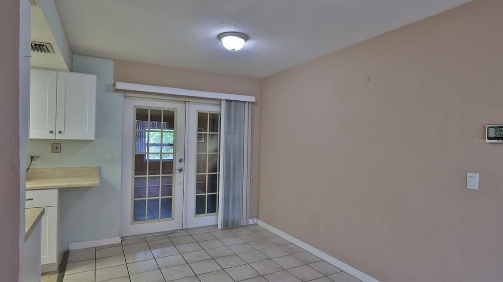 For Sale: $225,000 (2 beds, 2 baths, 1220 Square Feet)
