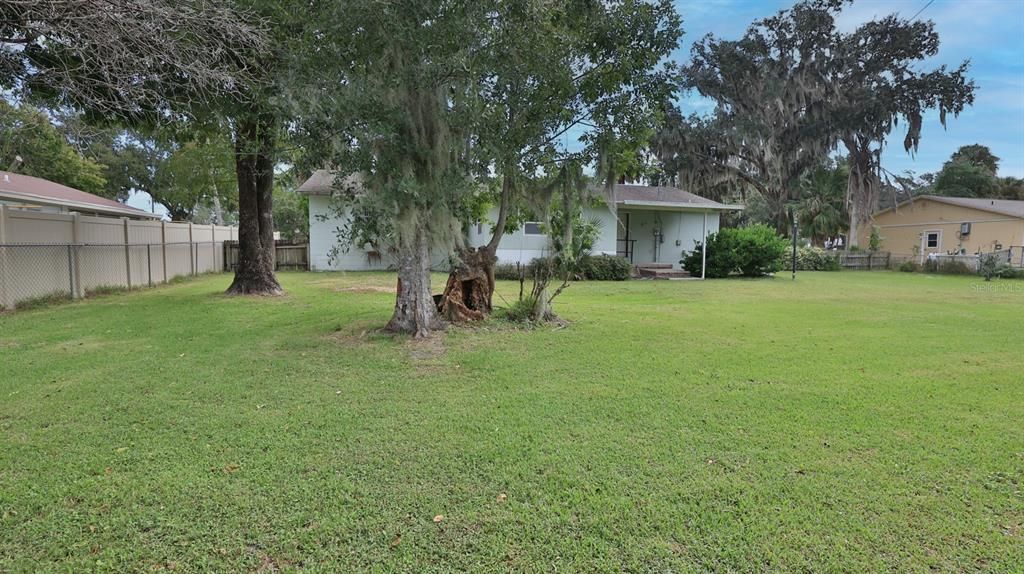 For Sale: $225,000 (2 beds, 2 baths, 1220 Square Feet)