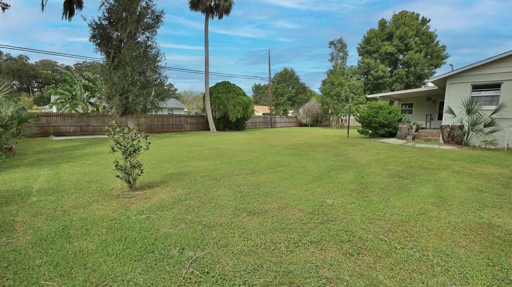 For Sale: $225,000 (2 beds, 2 baths, 1220 Square Feet)