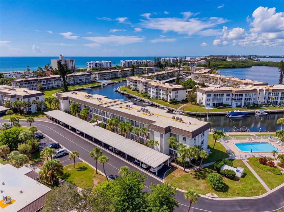 На продажу: $399,000 (2 спален, 2 ванн, 1072 Квадратных фут)