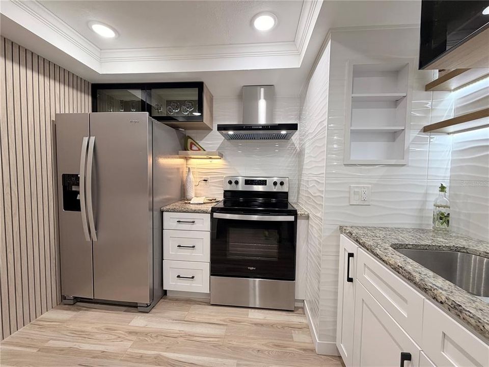 For Sale: $167,000 (2 beds, 2 baths, 1075 Square Feet)
