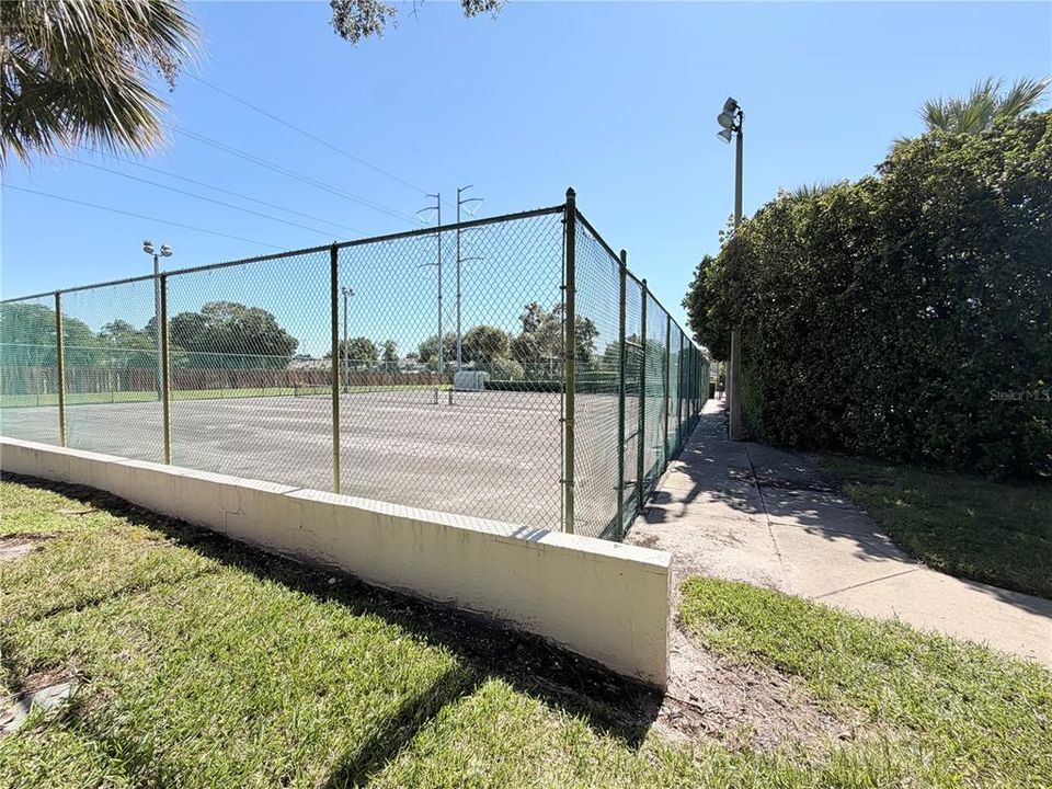 For Sale: $167,000 (2 beds, 2 baths, 1075 Square Feet)