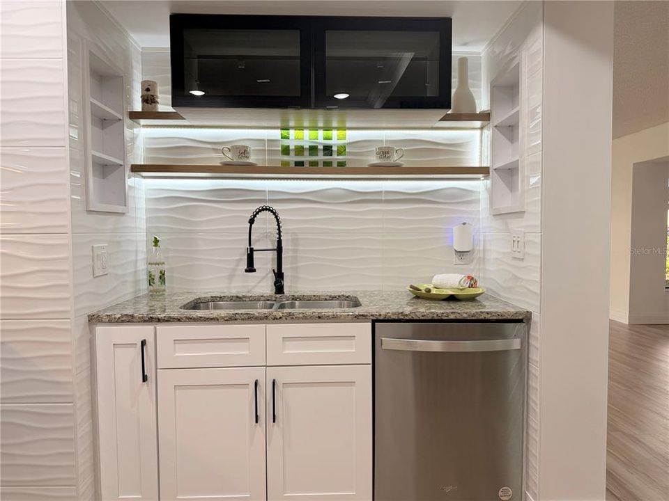 For Sale: $167,000 (2 beds, 2 baths, 1075 Square Feet)