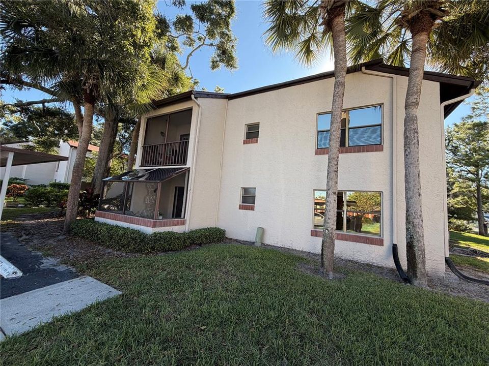 For Sale: $167,000 (2 beds, 2 baths, 1075 Square Feet)