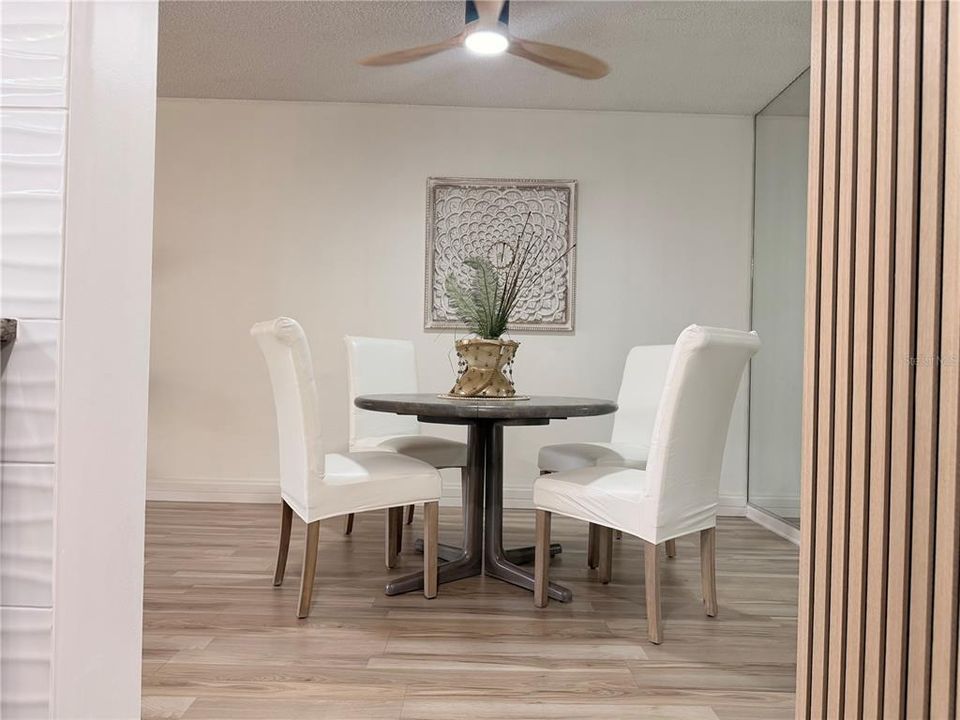 For Sale: $167,000 (2 beds, 2 baths, 1075 Square Feet)