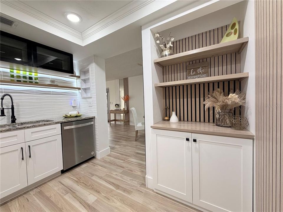 For Sale: $167,000 (2 beds, 2 baths, 1075 Square Feet)