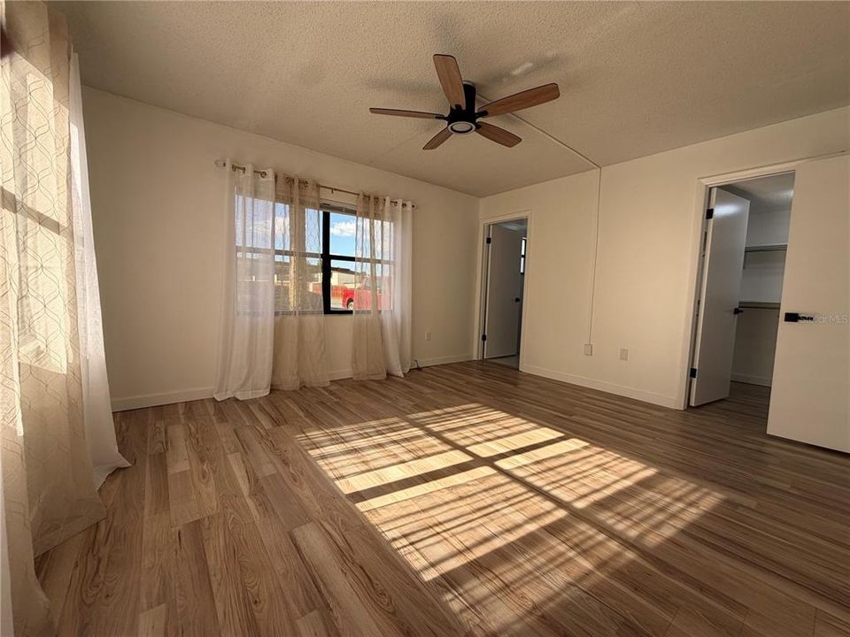 For Sale: $167,000 (2 beds, 2 baths, 1075 Square Feet)