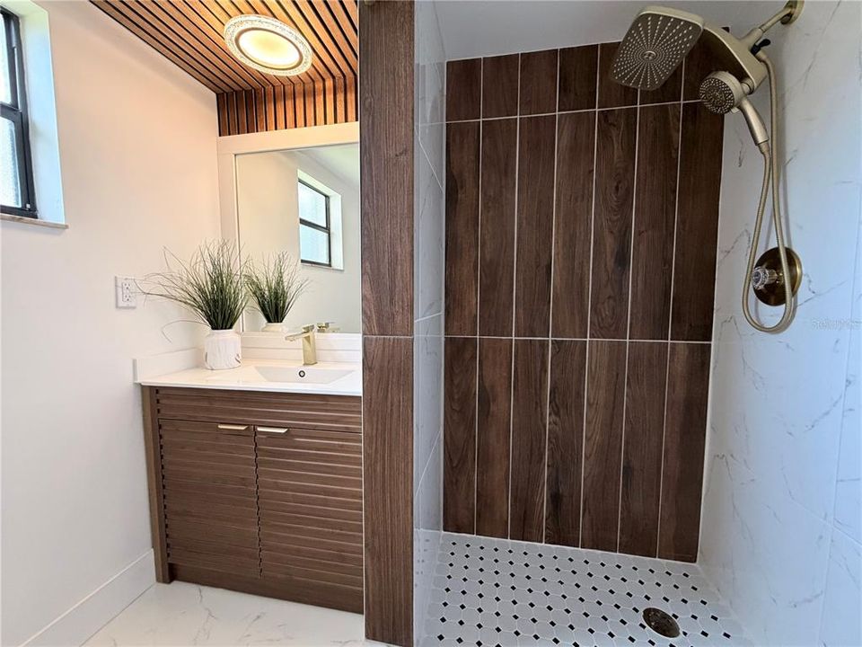 For Sale: $167,000 (2 beds, 2 baths, 1075 Square Feet)