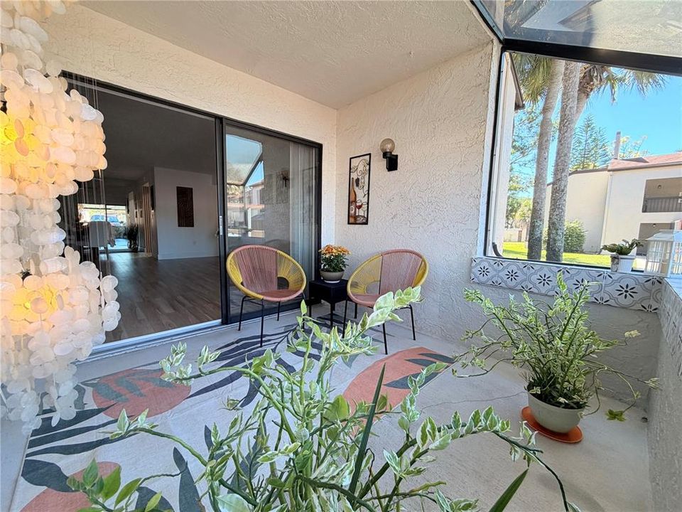 For Sale: $167,000 (2 beds, 2 baths, 1075 Square Feet)