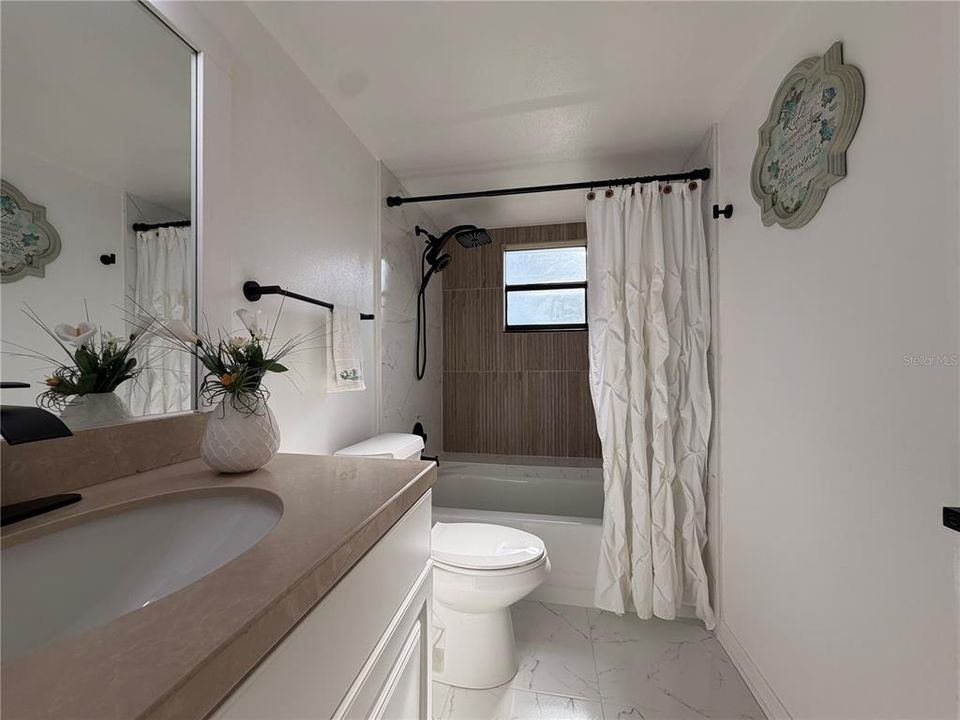 For Sale: $167,000 (2 beds, 2 baths, 1075 Square Feet)