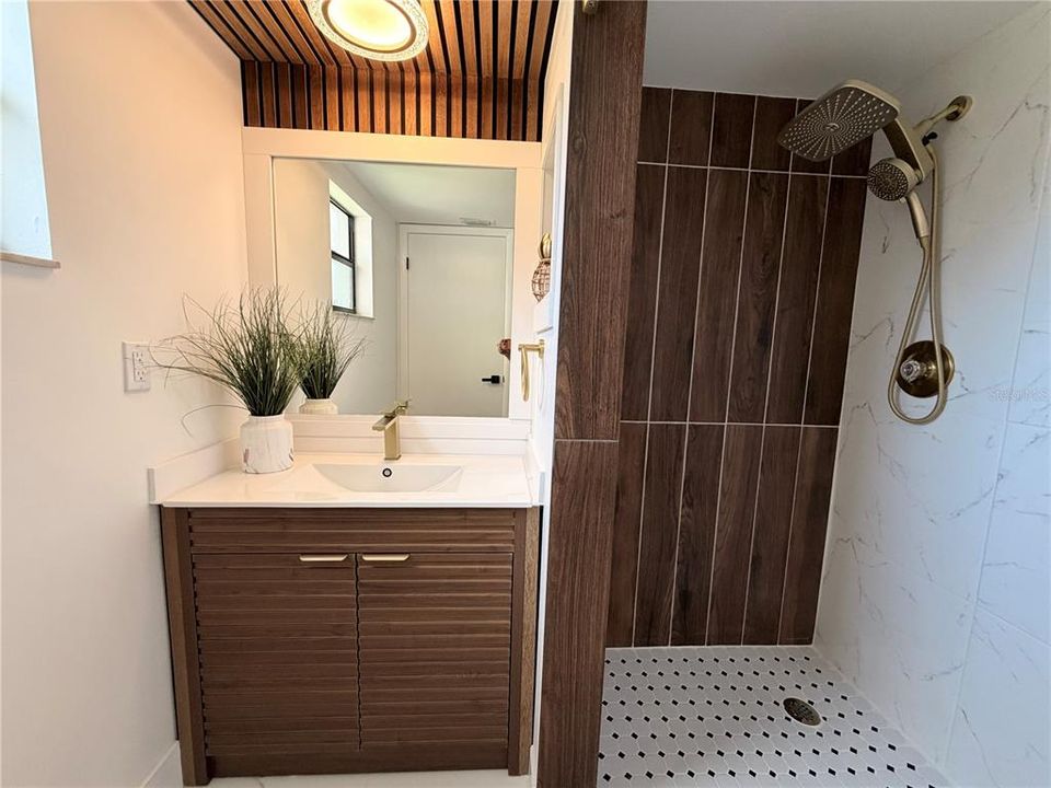 For Sale: $167,000 (2 beds, 2 baths, 1075 Square Feet)