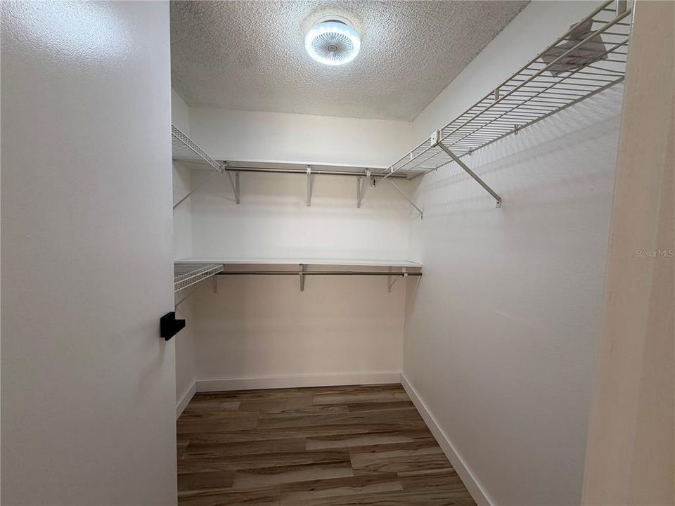 For Sale: $167,000 (2 beds, 2 baths, 1075 Square Feet)