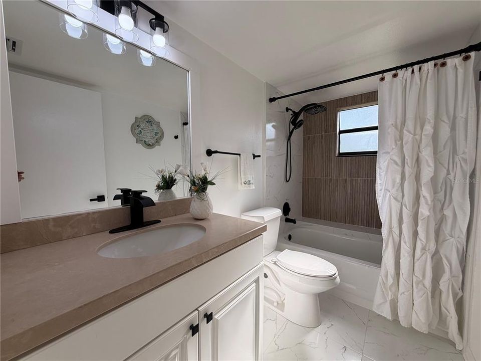 For Sale: $167,000 (2 beds, 2 baths, 1075 Square Feet)