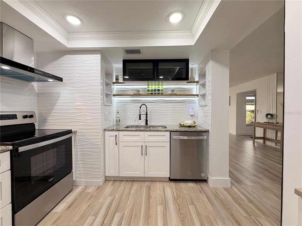 For Sale: $167,000 (2 beds, 2 baths, 1075 Square Feet)