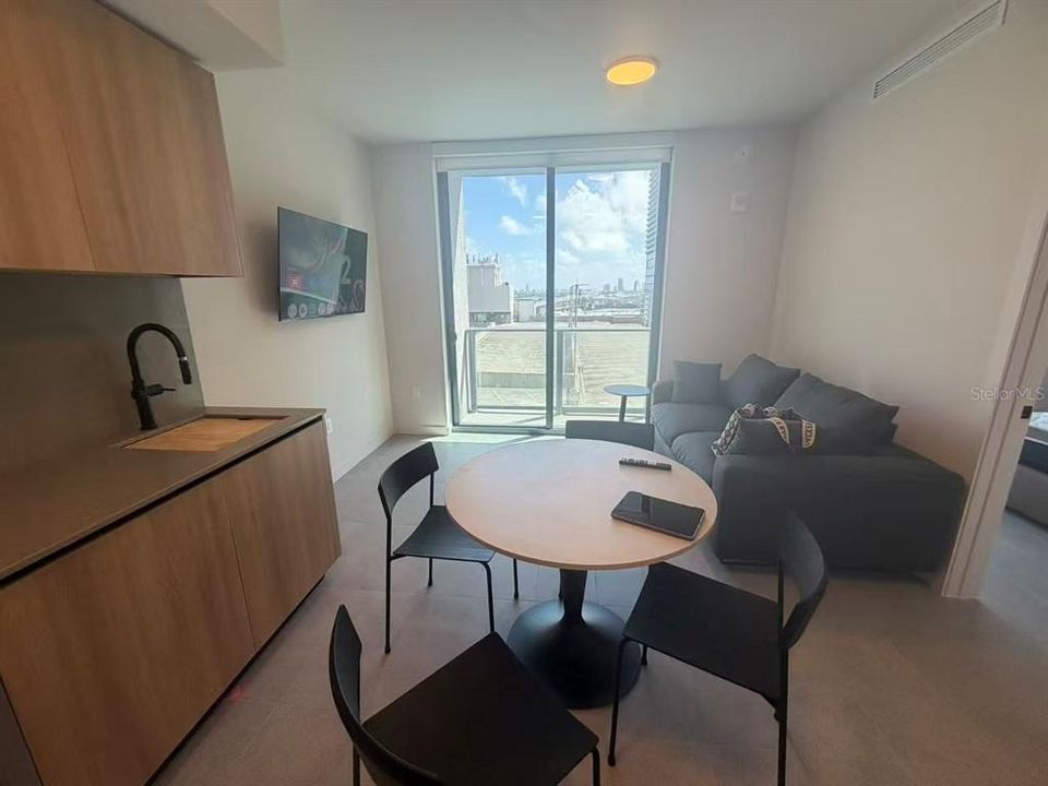 For Sale: $529,900 (1 beds, 1 baths, 531 Square Feet)