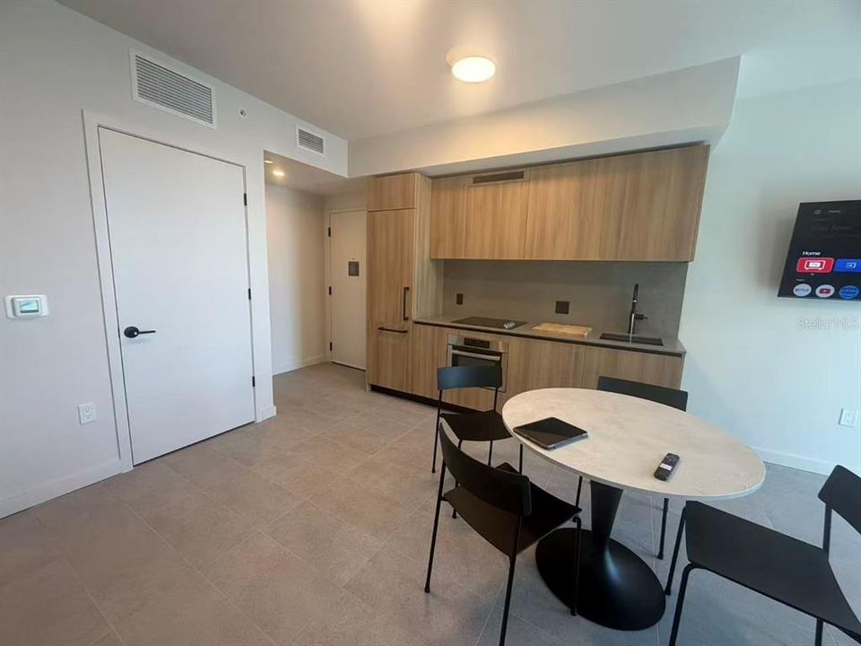 For Sale: $529,900 (1 beds, 1 baths, 531 Square Feet)