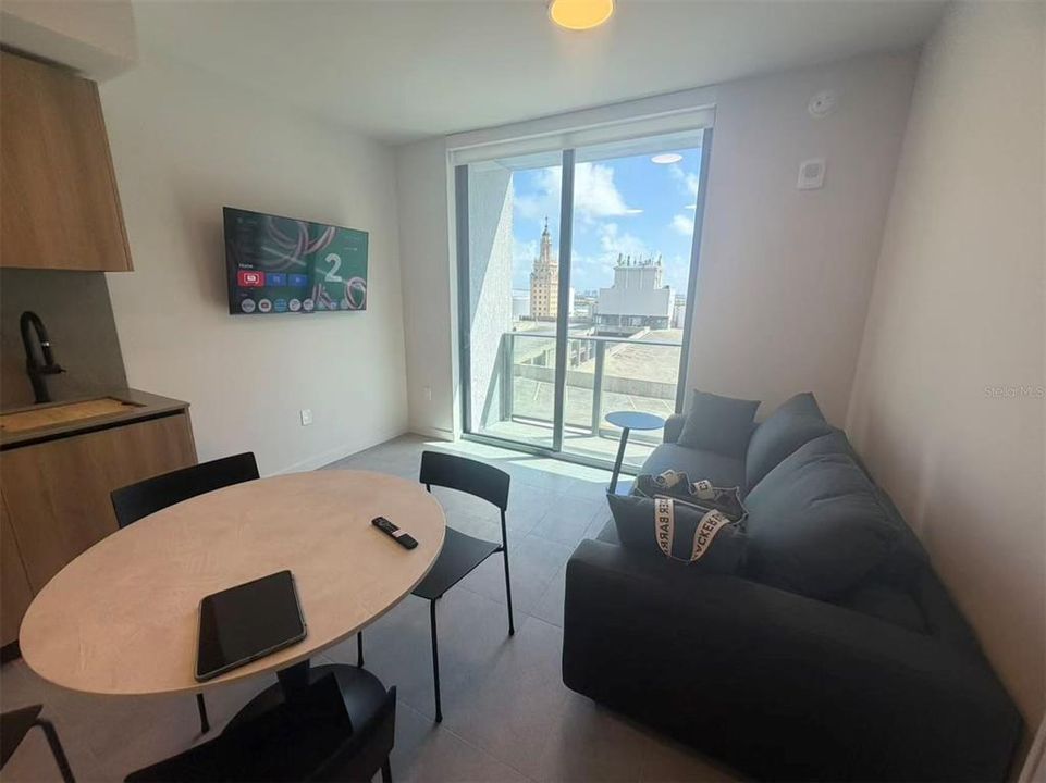 For Sale: $529,900 (1 beds, 1 baths, 531 Square Feet)