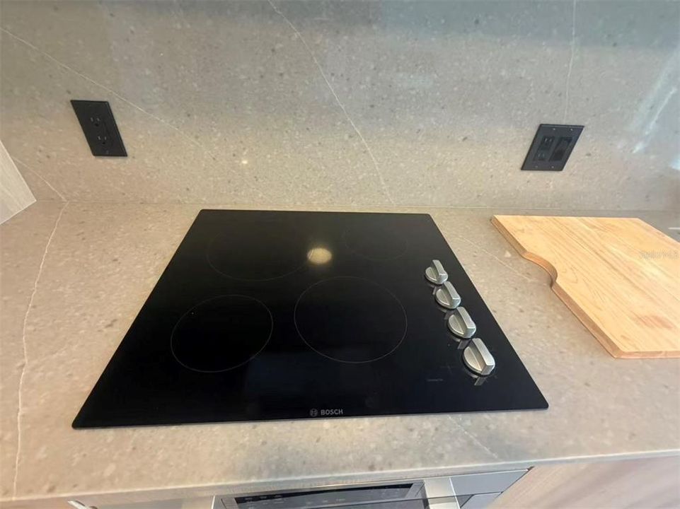 For Sale: $529,900 (1 beds, 1 baths, 531 Square Feet)