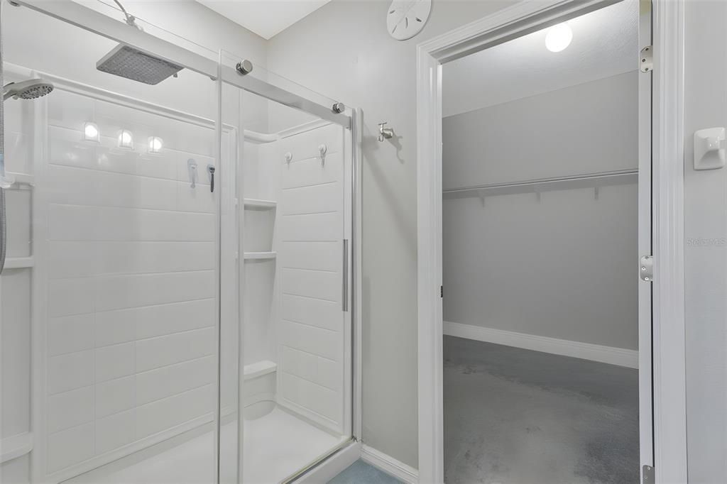 For Sale: $425,000 (5 beds, 2 baths, 2949 Square Feet)