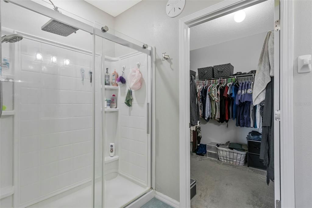 For Sale: $425,000 (5 beds, 2 baths, 2949 Square Feet)