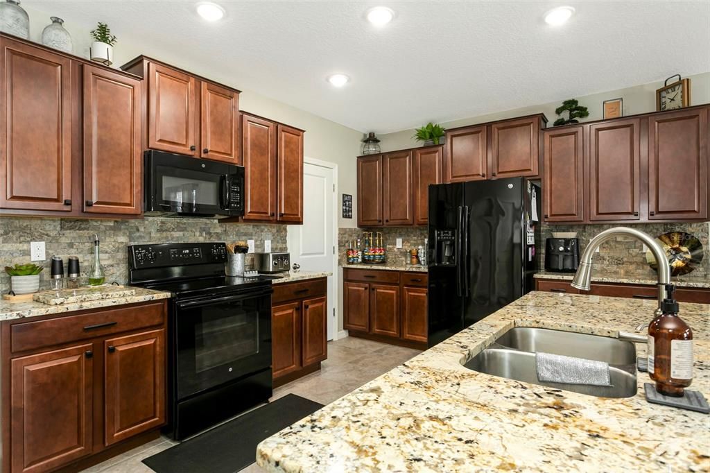 For Sale: $425,000 (5 beds, 2 baths, 2949 Square Feet)