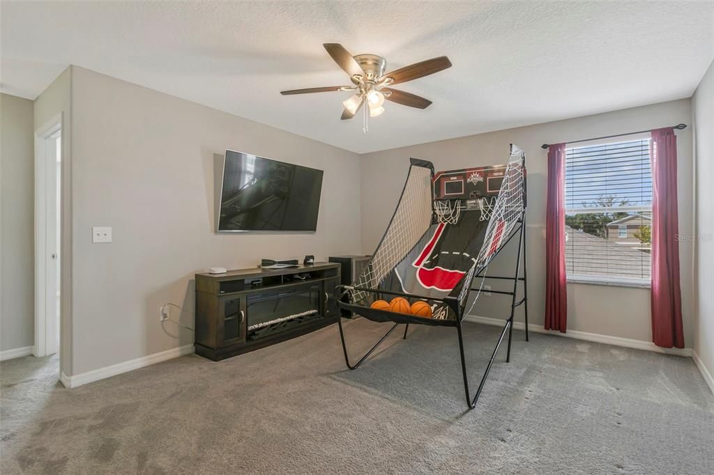 For Sale: $425,000 (5 beds, 2 baths, 2949 Square Feet)