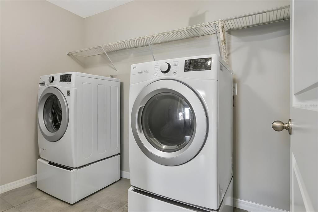For Sale: $425,000 (5 beds, 2 baths, 2949 Square Feet)