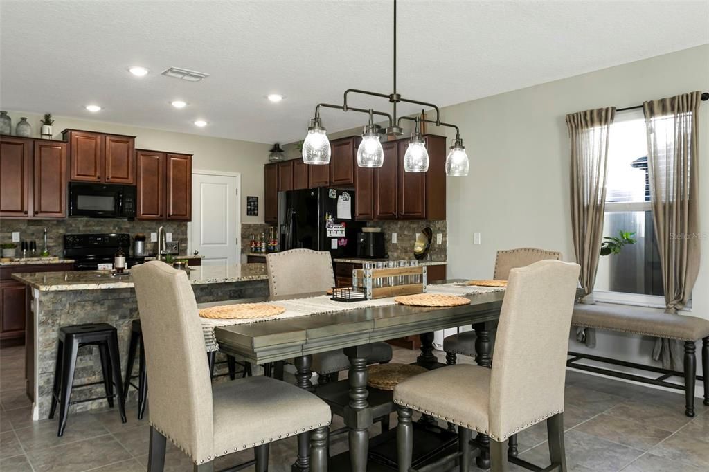 For Sale: $425,000 (5 beds, 2 baths, 2949 Square Feet)