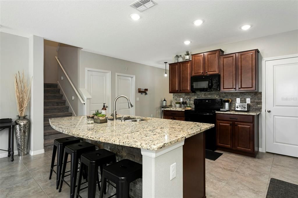 For Sale: $425,000 (5 beds, 2 baths, 2949 Square Feet)