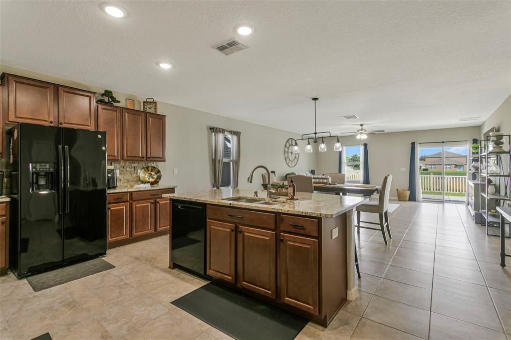 For Sale: $425,000 (5 beds, 2 baths, 2949 Square Feet)