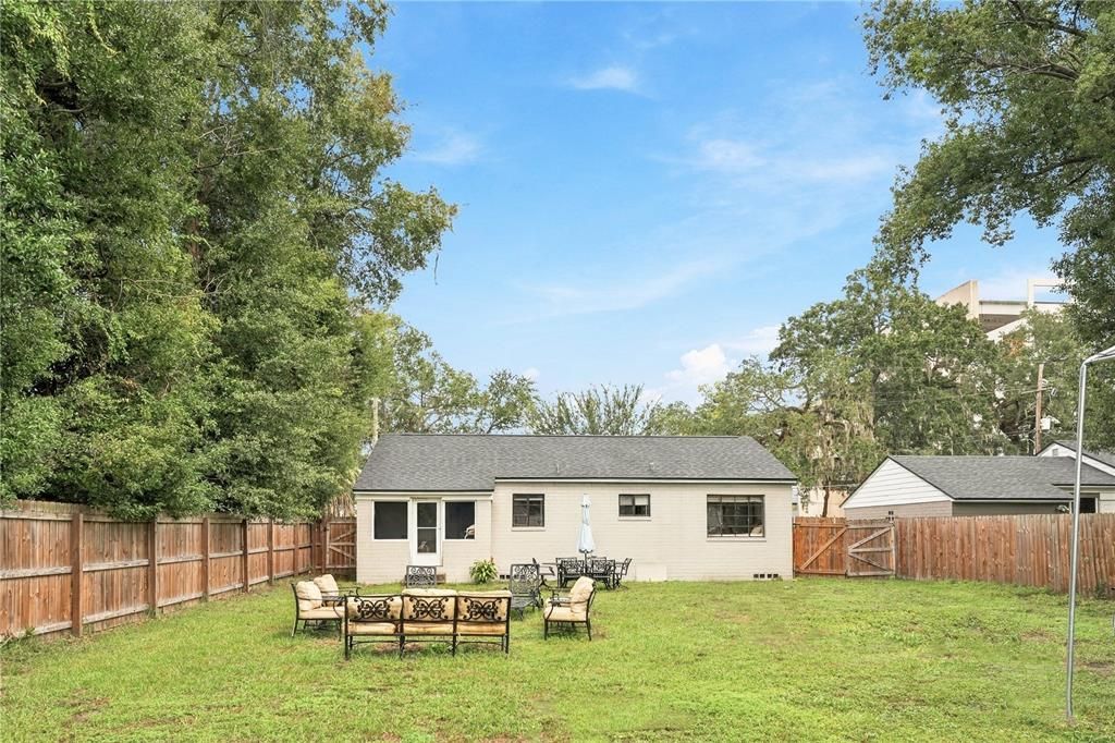 For Sale: $369,000 (2 beds, 1 baths, 754 Square Feet)