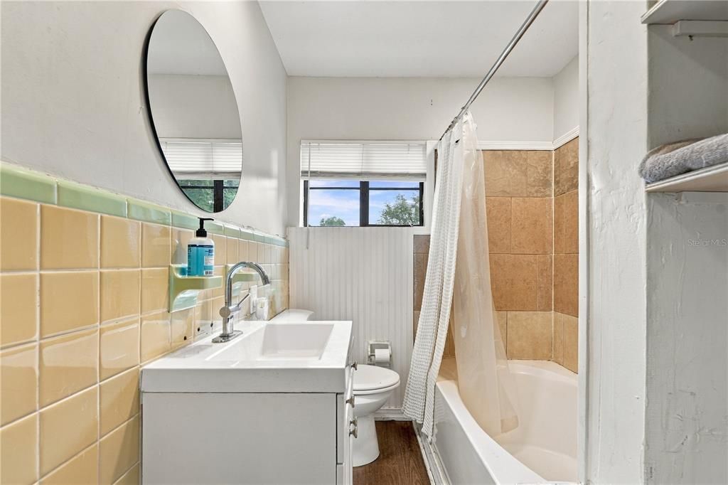 For Sale: $369,000 (2 beds, 1 baths, 754 Square Feet)