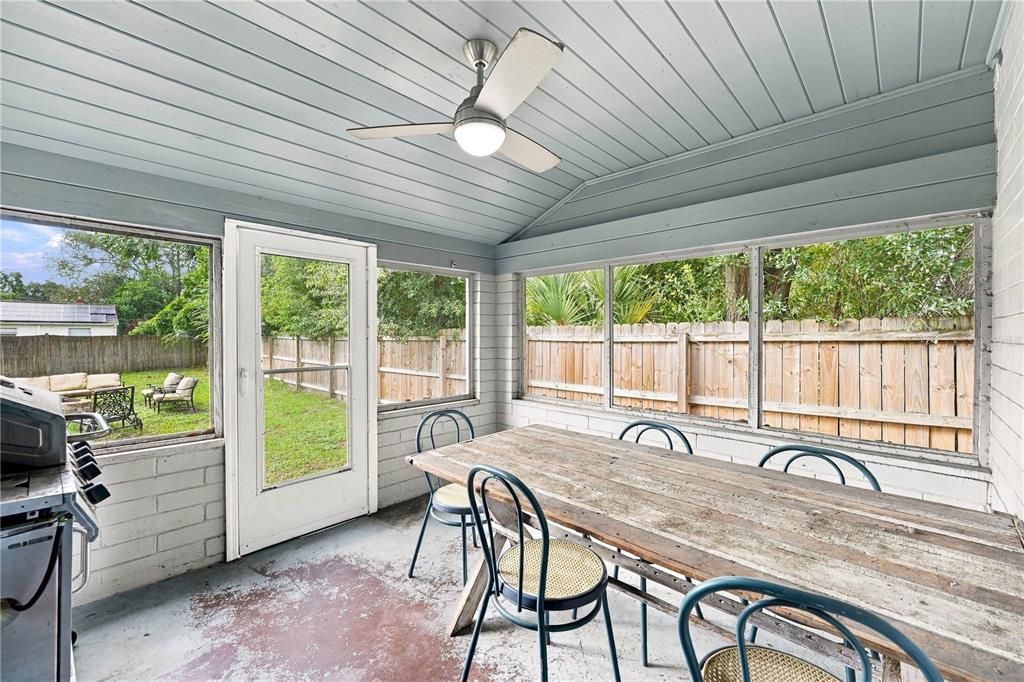 For Sale: $369,000 (2 beds, 1 baths, 754 Square Feet)
