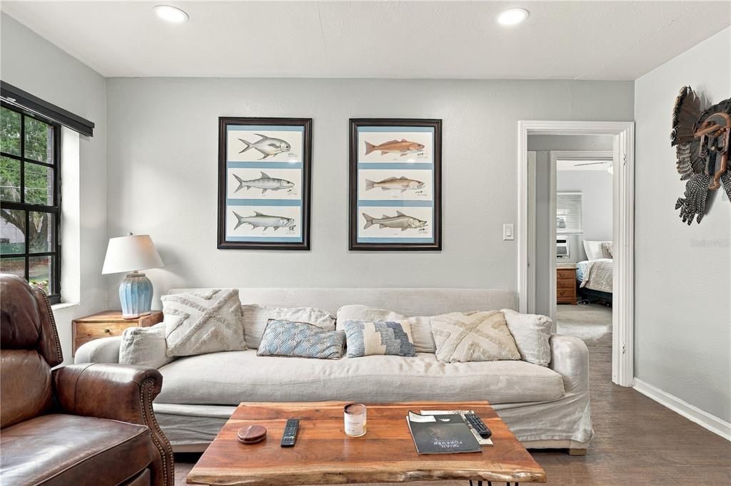 For Sale: $369,000 (2 beds, 1 baths, 754 Square Feet)