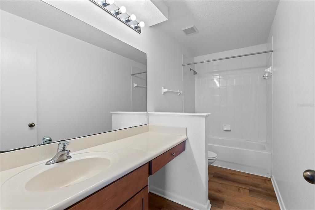 For Sale: $319,900 (3 beds, 2 baths, 1483 Square Feet)