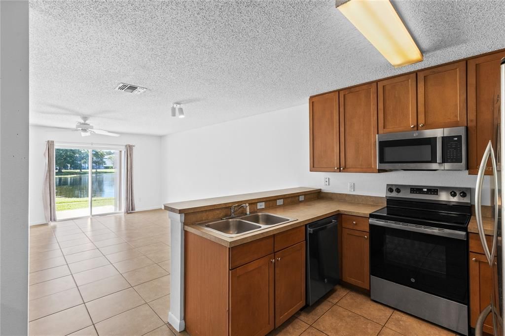 For Sale: $319,900 (3 beds, 2 baths, 1483 Square Feet)