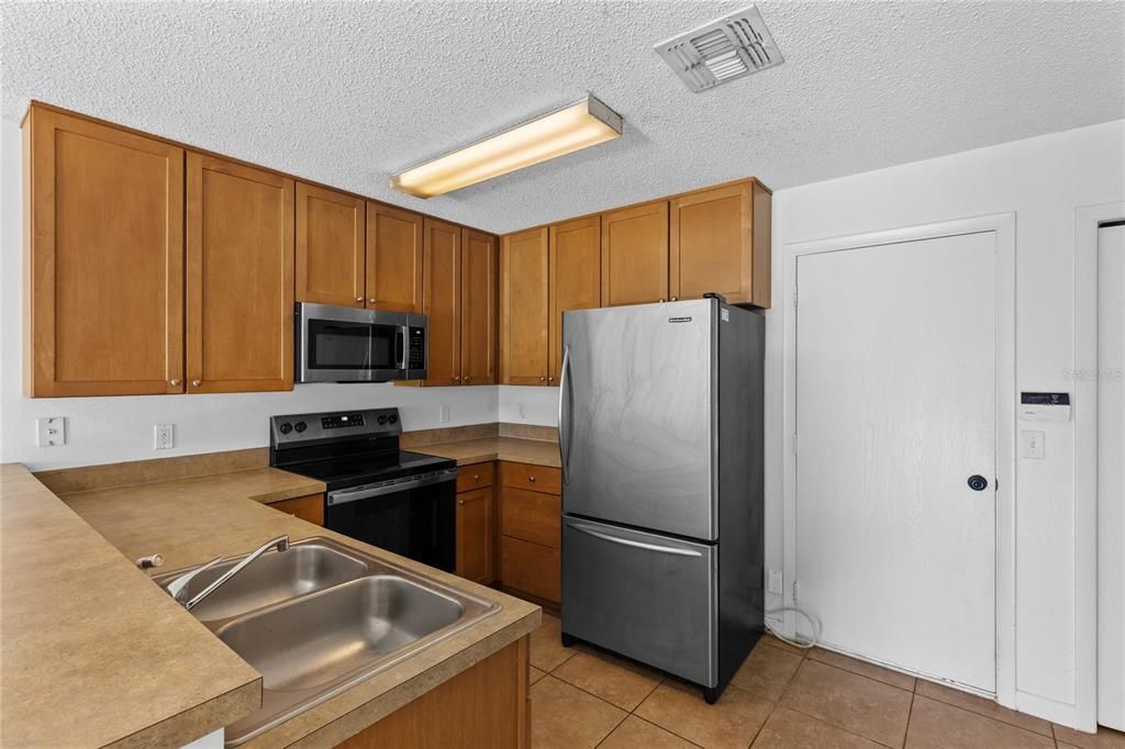 For Sale: $319,900 (3 beds, 2 baths, 1483 Square Feet)