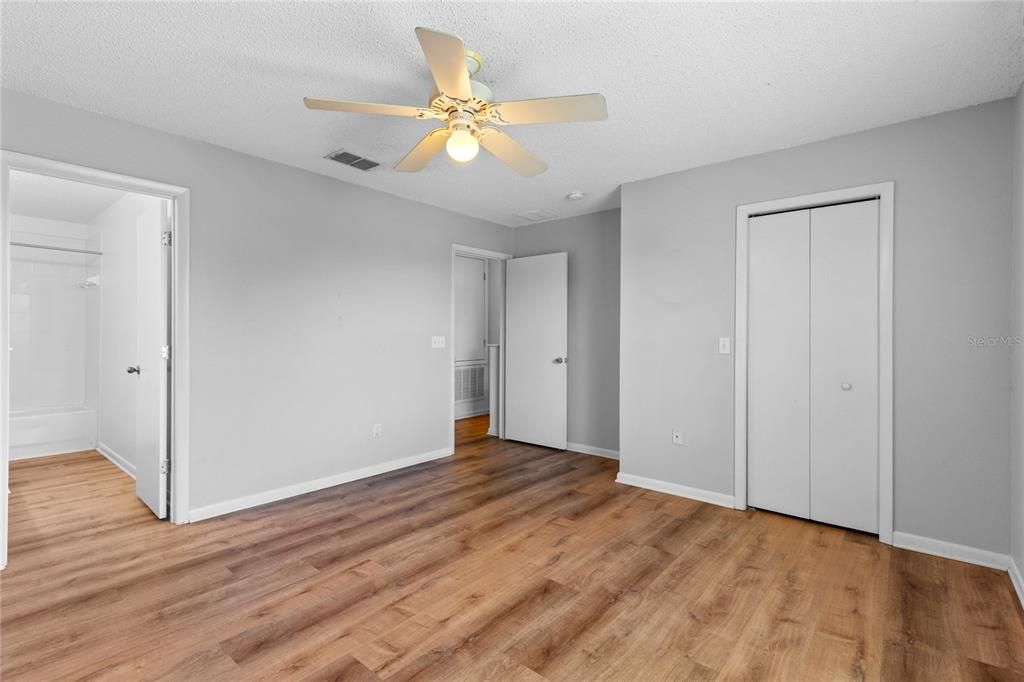 For Sale: $319,900 (3 beds, 2 baths, 1483 Square Feet)