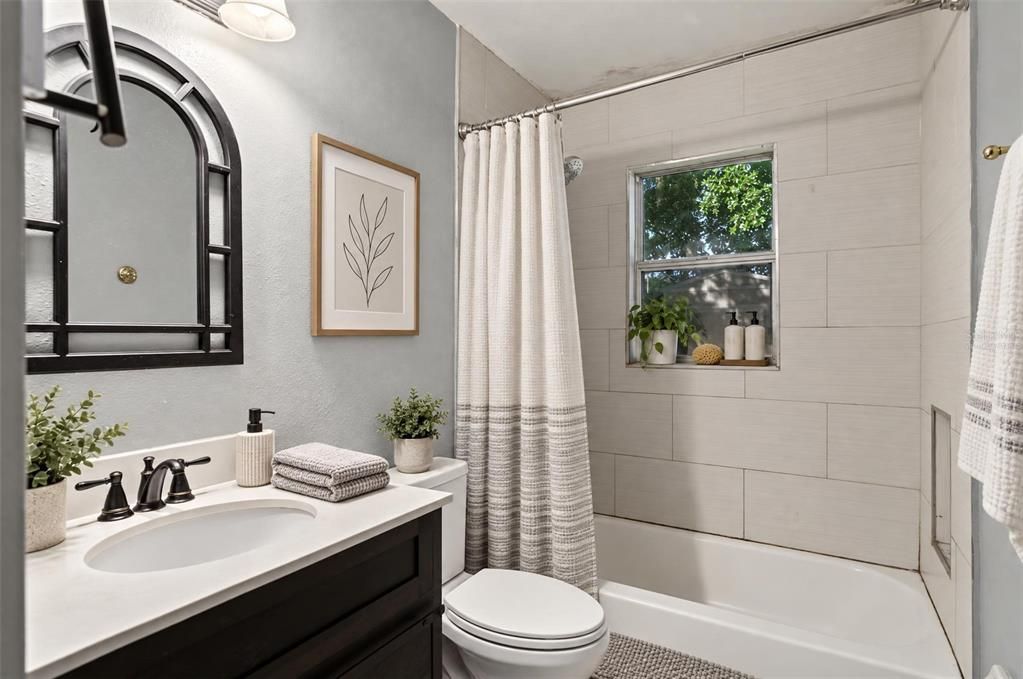 For Sale: $235,000 (3 beds, 1 baths, 1250 Square Feet)