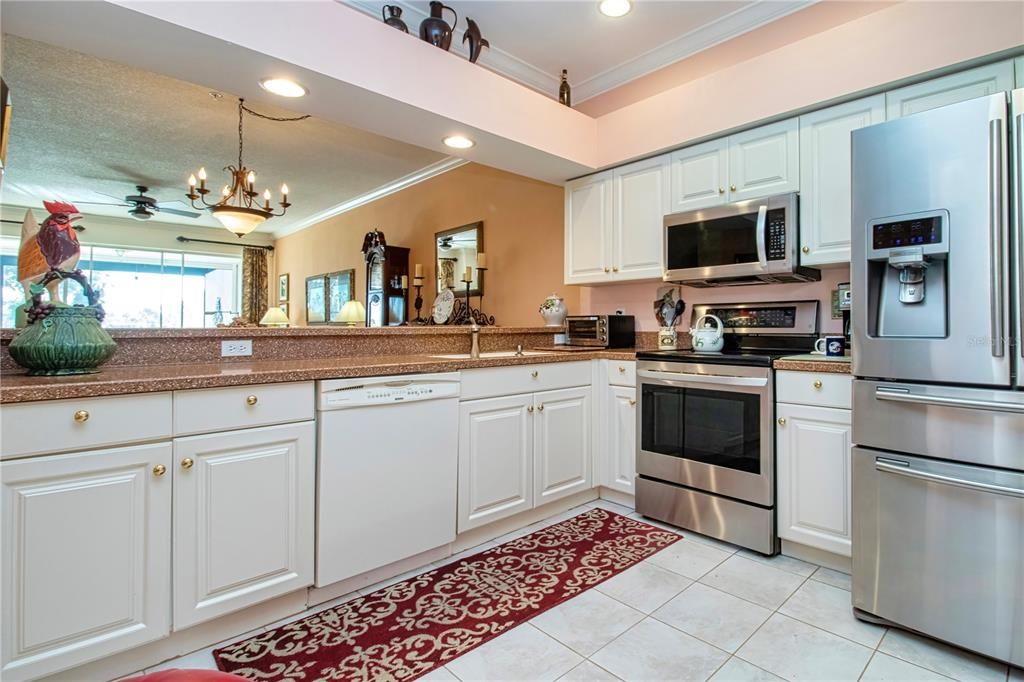 For Sale: $455,000 (2 beds, 2 baths, 1585 Square Feet)